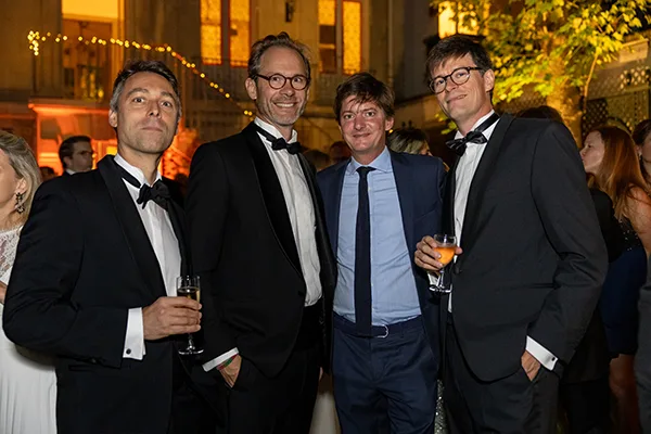 photo de soirée entre amis à Paris