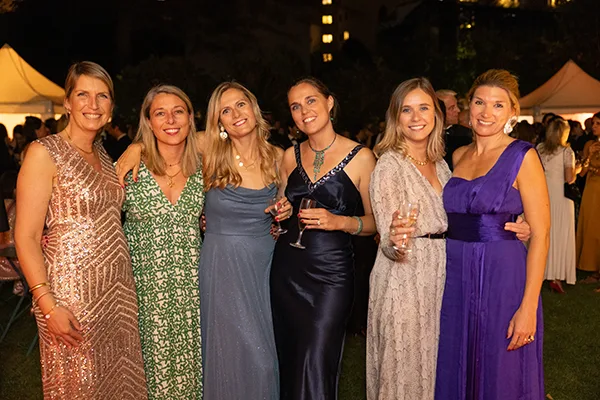 photo de soirée entre amis à Paris