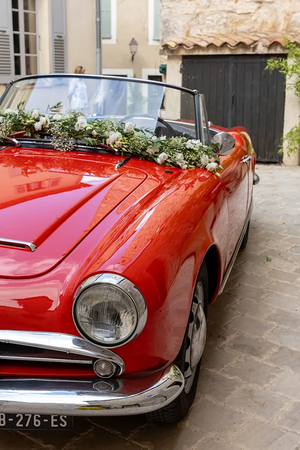 photo de mariage à Paris - voiture des maries
